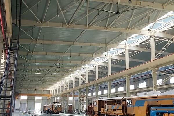 车间该装几台?HVLS 工业大风扇的选型计算与布点方法